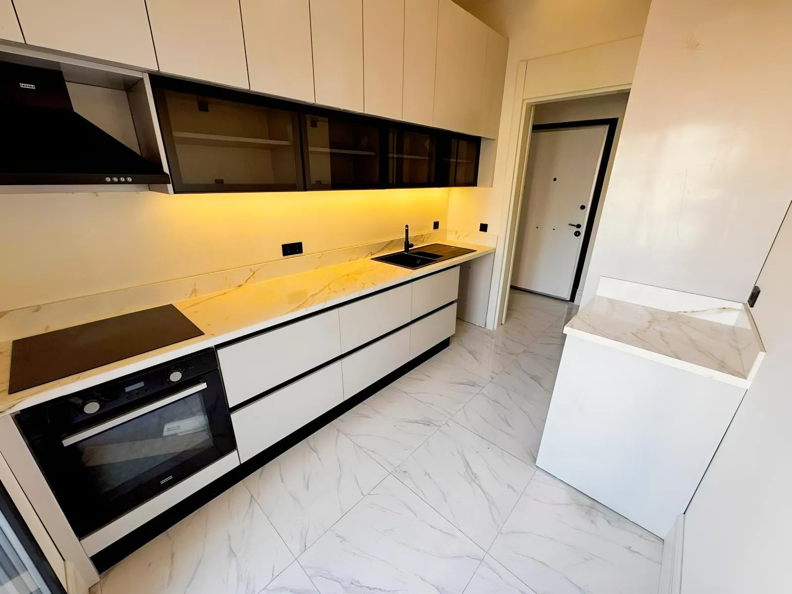 SEA GARDEN KISMİ MANZARALI BALKONLU PROJELİ HASTANE-METRO5DK 2+1 — fotoğraf 1